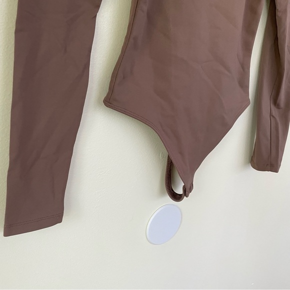 Aritzia Babaton Contour Square Neck Long Sleeve Bodysuit Deep Taupe Bodysuit XS - Picture 6 of 11